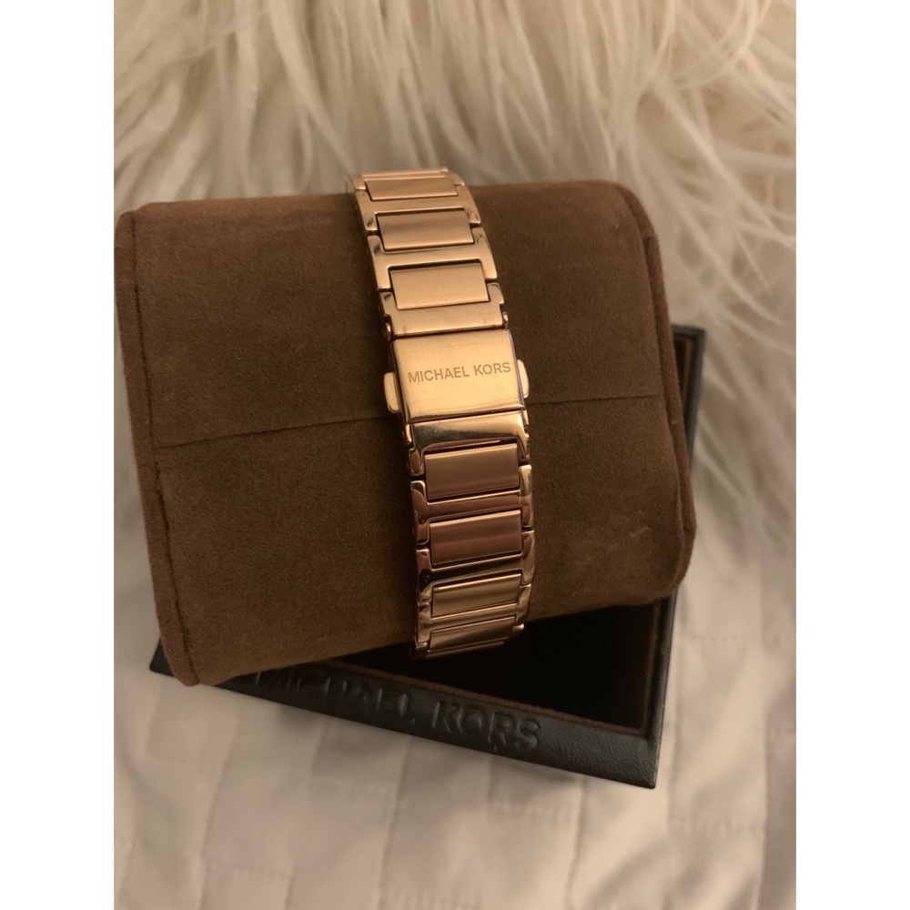 Micheal Kors Watch - Picture 2 of 6